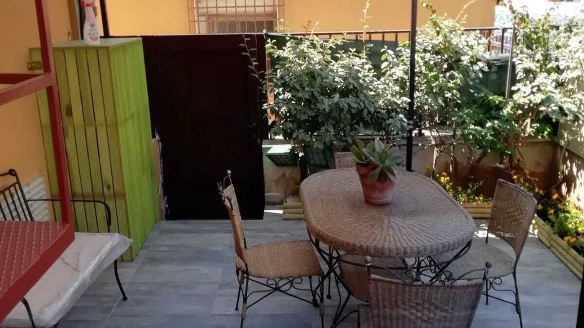 Pivarada Apartment | Alghero: Casa del Sole: Trivano Fronte Spiaggia Lido S. Giovanni con Giardinetto