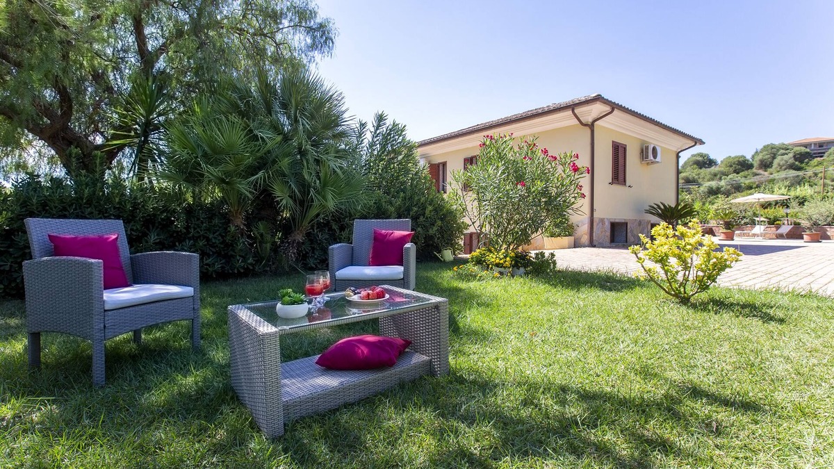 Alghero Villa | Alghero, Master Villa, with covered garden veranda 4 bedrooms, for 10 people