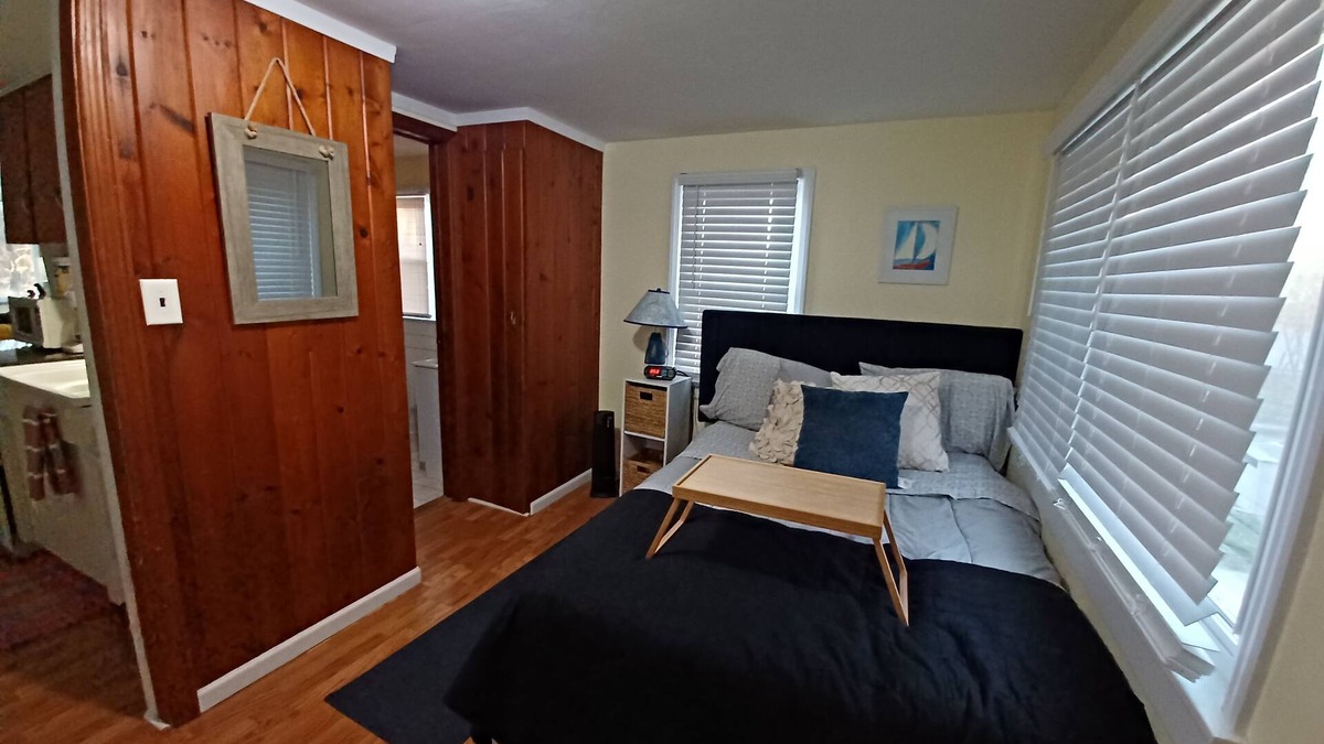 Hastings Apartment | Algonquin Lakeside Suite D with Private Dock