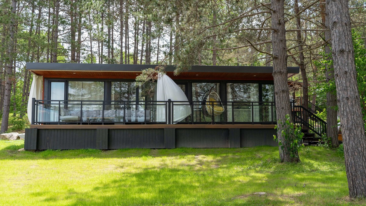 South Algonquin Cabin | Algonquin's Edge Resort | Waterfront 8