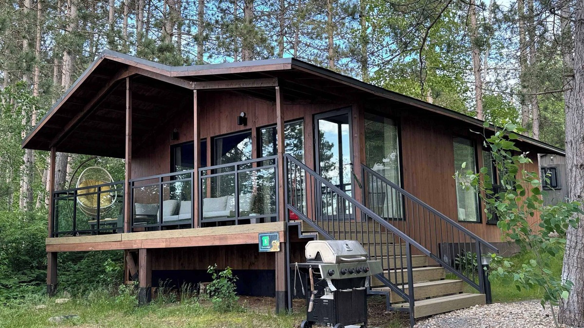 South Algonquin Cabin | Algonquin's Edge Resort | Waterview 5