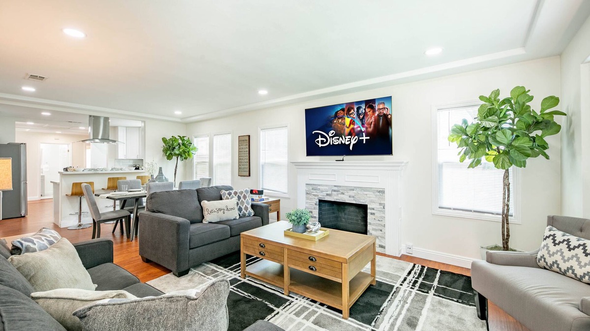 Alhambra House | ALHAMBRA 4 Bed home near DTLA w/Parking