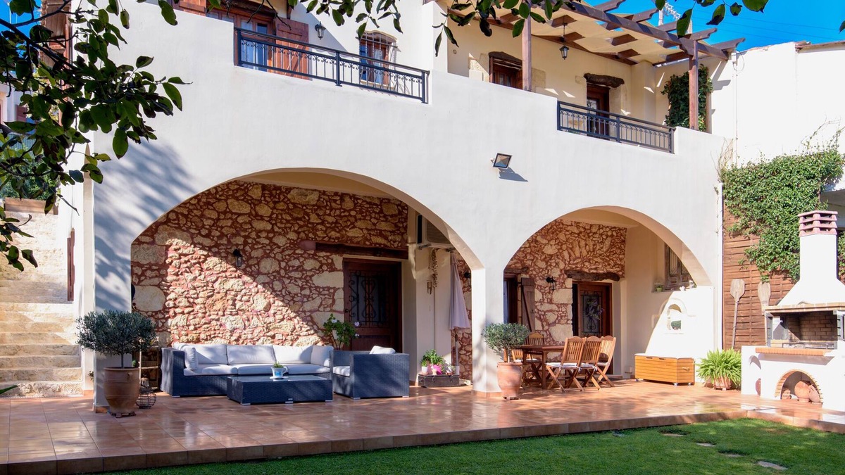 Nochia Villa | Alia Stone Villa - Ideal for families&groups. Heated pool & big garden.