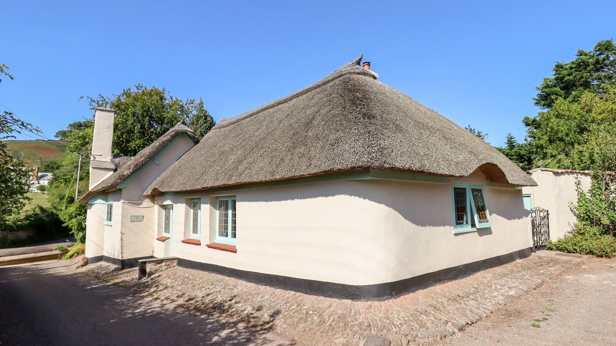 Minehead Cottage | ALICE COTTAGE, pet friendly, luxury holiday cottage in Minehead