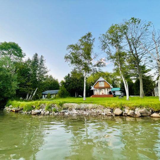 Colborne House | Alisha Lakefront Cottage