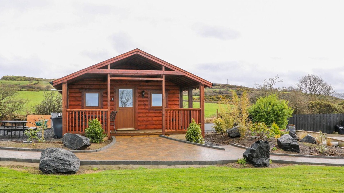 Bushmills Cottage | ALKEN CABIN, family friendly in Bushmills, County Antrim