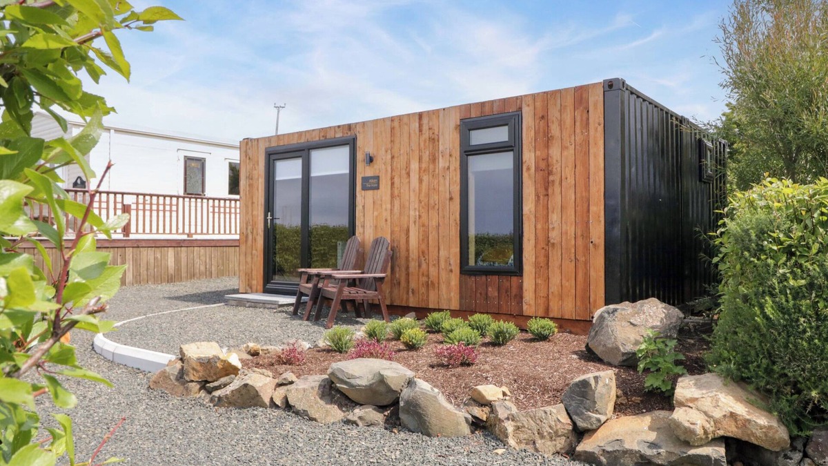 Bushmills Cottage | ALKEN THE HARE, with a garden in Bushmills, County Antrim