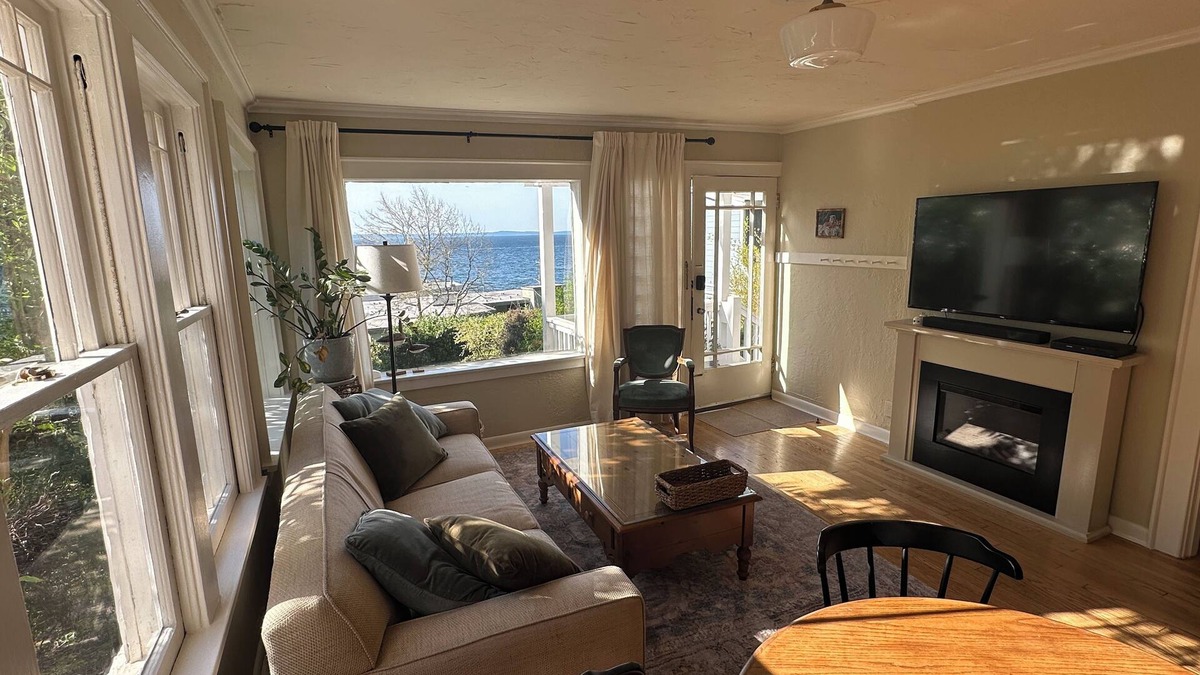 Alki House | Alki Coastal Charm: Stunning Views, Steps to Beach