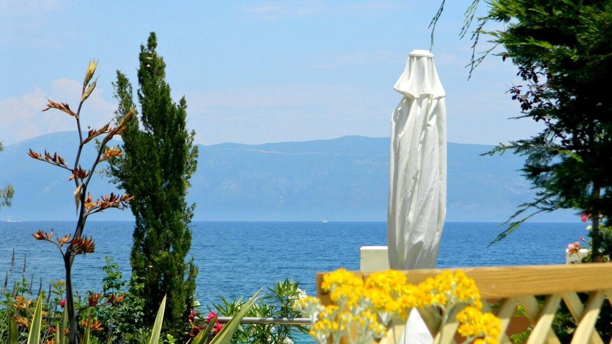 Karavomylos Apartment | ALKYONI-Magnificent Seaview -Waterfront-110sq m- Beautiful decoration-1st floor