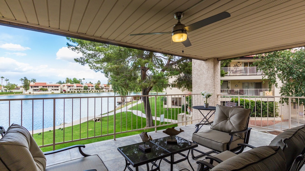 Desert Shores Condo | ALL 5-STAR reviews! Lakefront King + Queen bed+ huge cnr balcony
