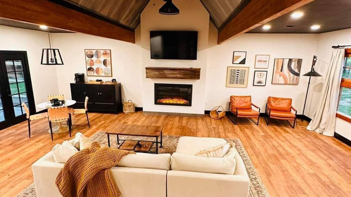 Perkinston Apartment | All about the Buzz