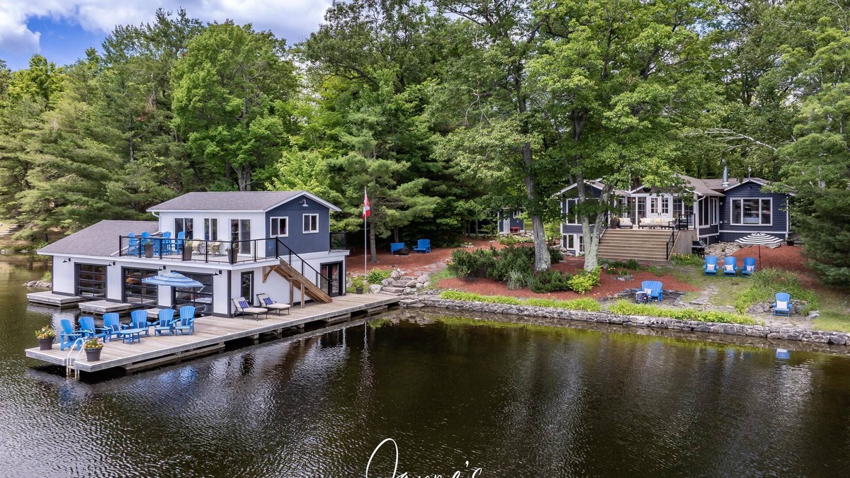 Torrance Cottage | All Day Sun! 7 bed 2 bath cottage on Lake Muskoka! Perfect Location! Privacy!
