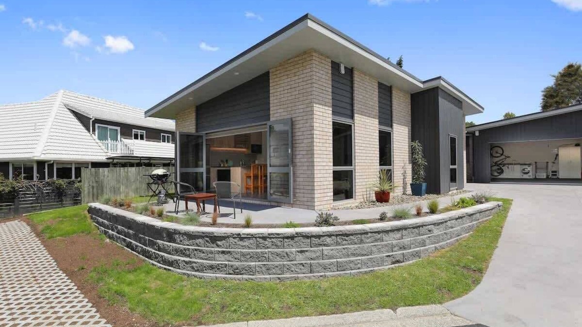 Springfield House | All Good | Modern & Close to the Redwoods Forest
