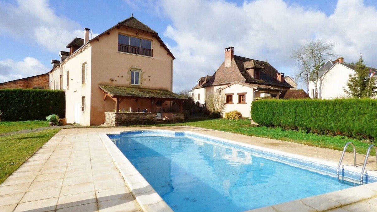Salagnac Cottage | All houses Salagnac pool. Ideal large family group of friends.