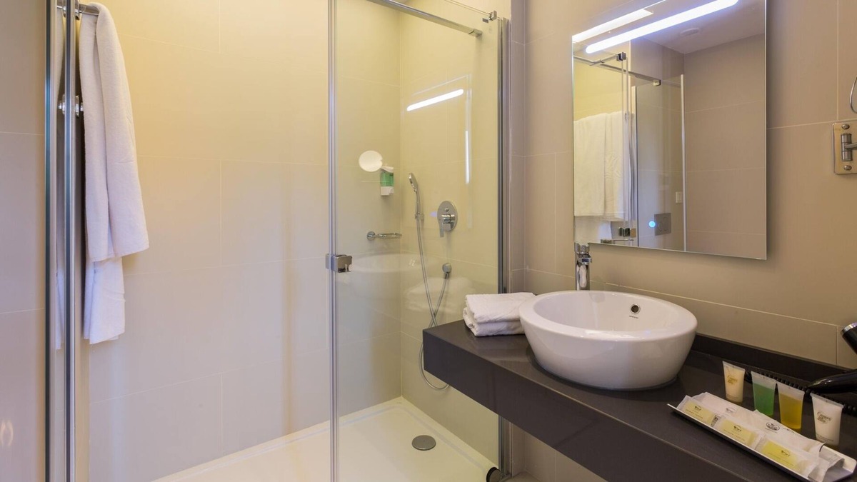 San Antonio Bay Resort | All-Inclusive Deluxe Master Suite, 2 Bedrooms, Roof Terrace at Sirenis Club Aura