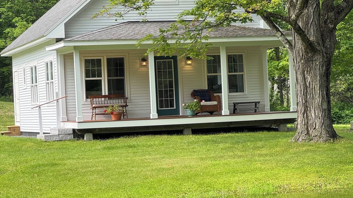 Woodstock Cottage | All New 1-bedroom cottage on a private pond in Woodstock with WiFi, AC