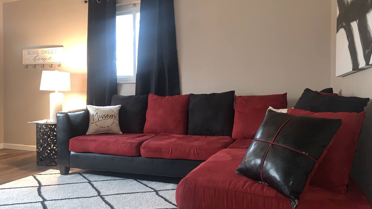 Overland House | All New Cozy Guest Nest home mins from the airport -Extended Stay (Unit B)