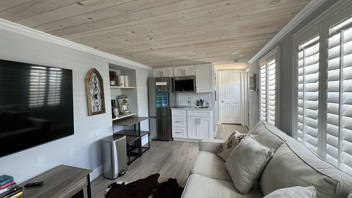 Matlacha Apartment | All new, incredible location! Waterfront unit in Matlacha with many amenities.