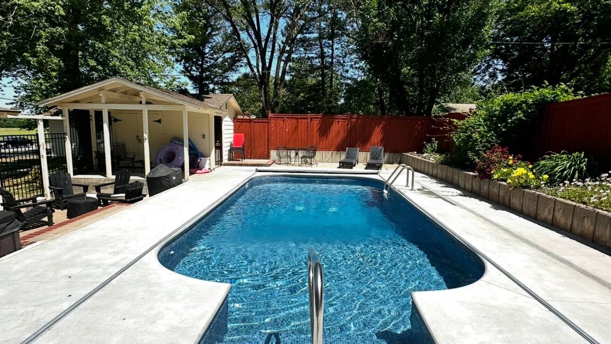 Wichita House | All NEW Kitchen & Baths - Pool open thru 9-31-Hot Tub-Game Room-King Beds