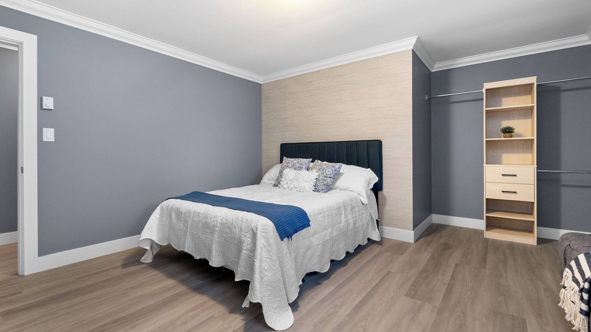 Hope Apartment | All New Retro Design Carriage House on the Fraser River