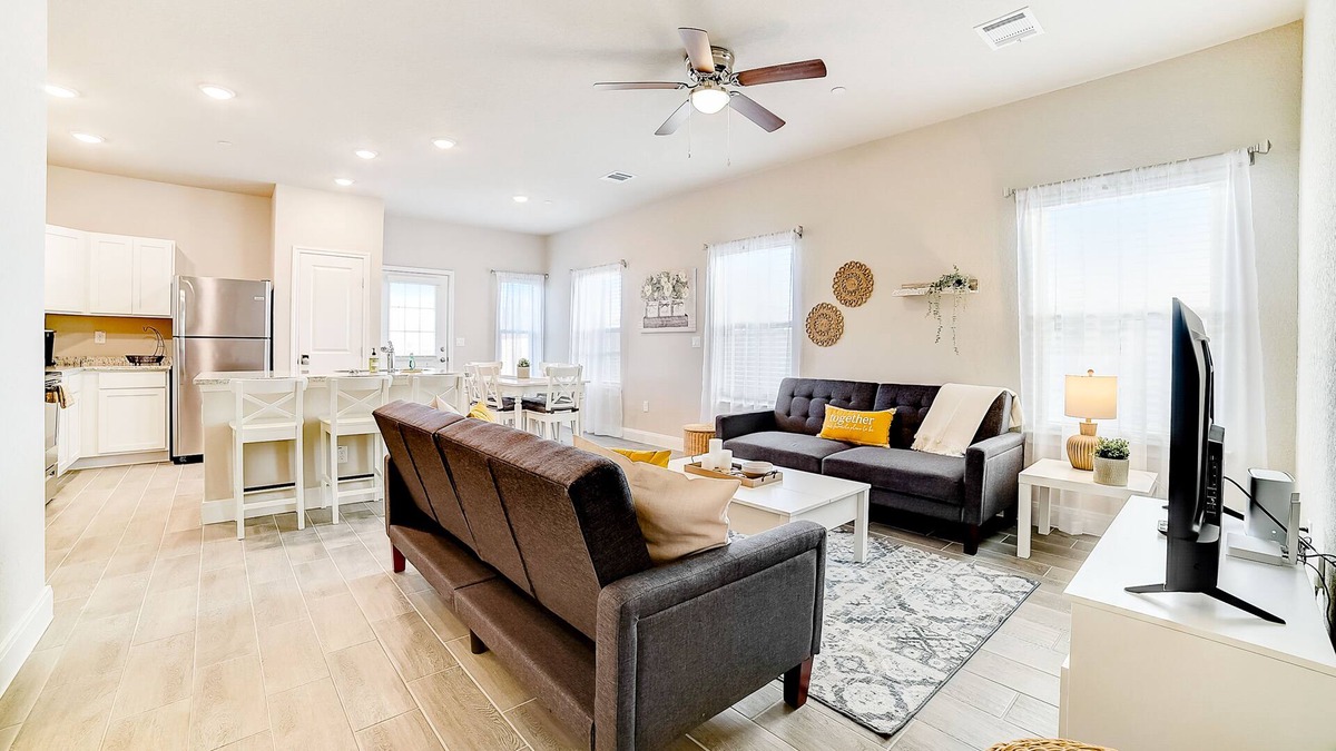 Live Oak Condo | All-new townhome with fenced yard, AC & W/D - dog-friendly - great location