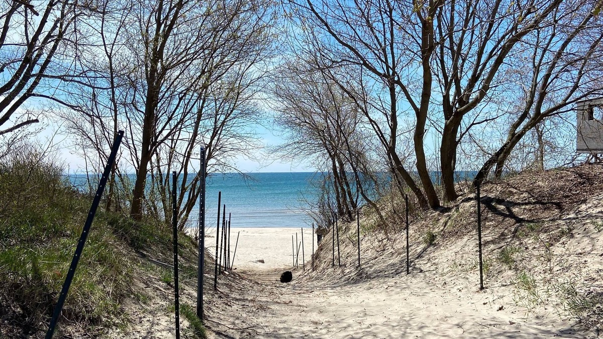 Wainfleet Cottage | All Season Cottage steps to Long Beach