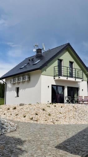 Lasowka Villa | All Season Lasówka - Klimatyzowana Willa 10 osobowa z widokiem na góry, Sauna opalana drewnem, Jacuzzi 4km do Zieleniec SKI Arena