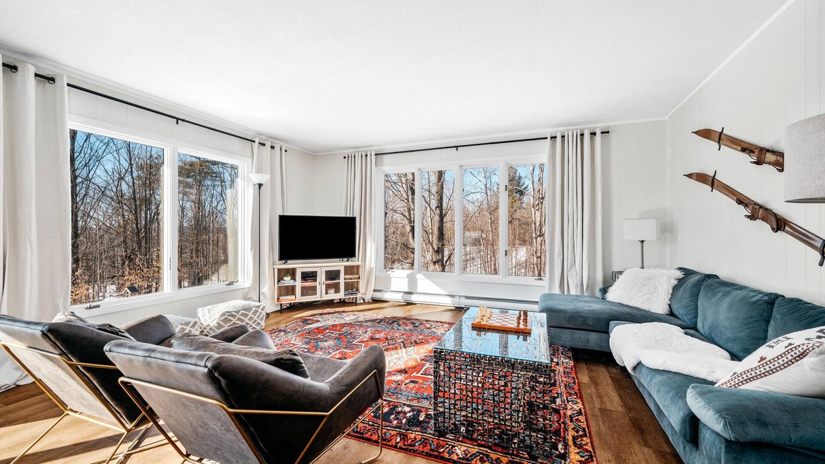 Bellaire House | All-season private cottage near skiing, golf, trails + lakes