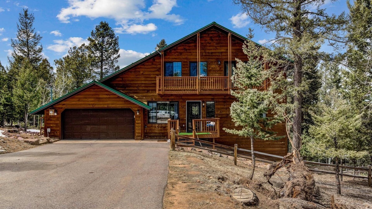 Spring Valley House | All Seasons Chalet- Beautiful cabin in Divide, CO!