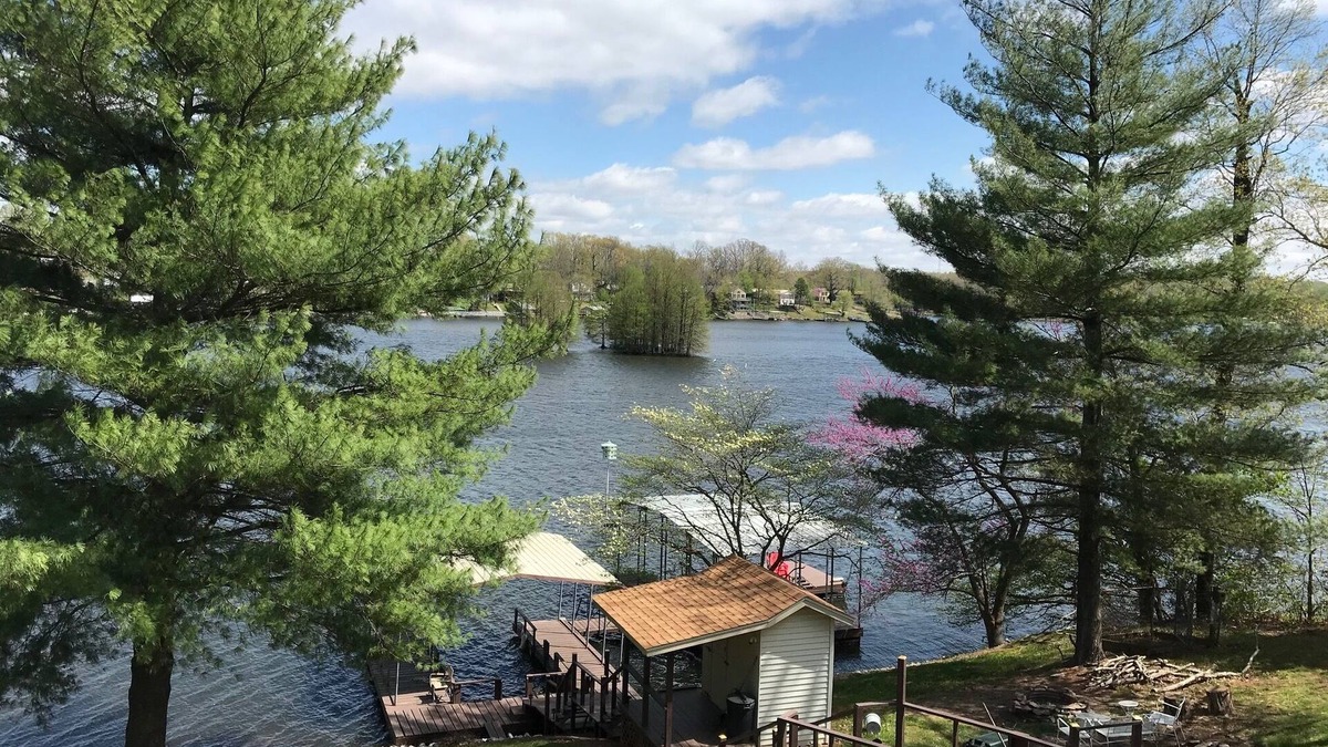 Goreville Cabin | ALL SEASONS Retreat! Memories*Family*Friends*Fire Pit*Fish*Deep Water*Kayaks