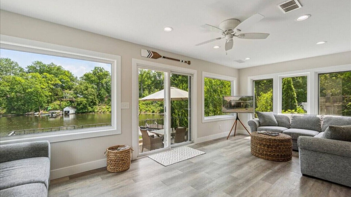 Lake Orion House | All Sports Lake Orion "Hidden Bay Lake Cottage"