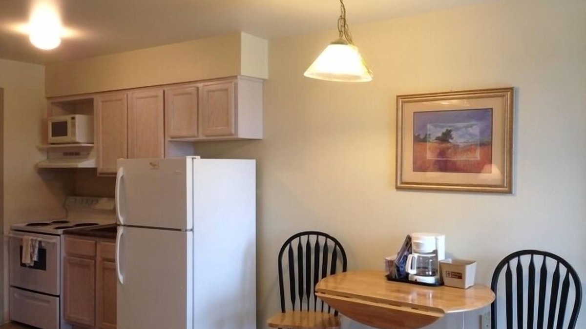 Lewisburg Hotel | All Suites Inn Budget Host