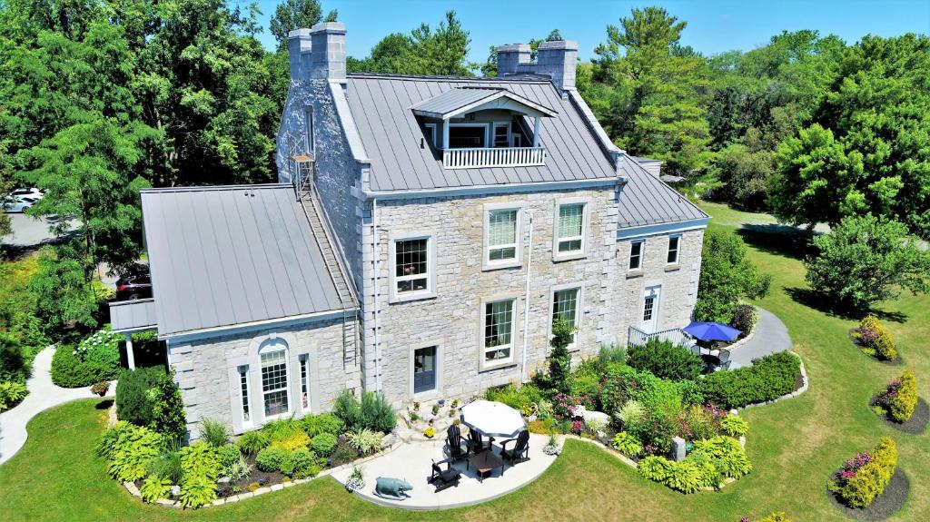 Kingston Hotel | All Suites Whitney Manor