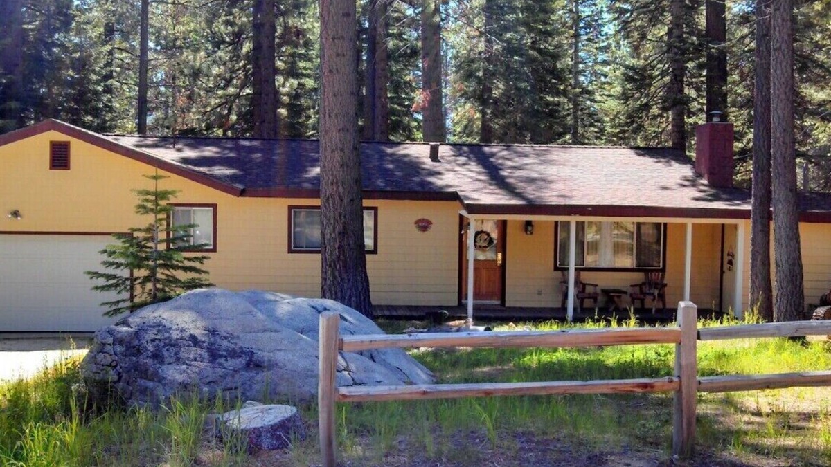 North Upper Truckee Cabin | All The Comfort Of Home Permit Number 0498