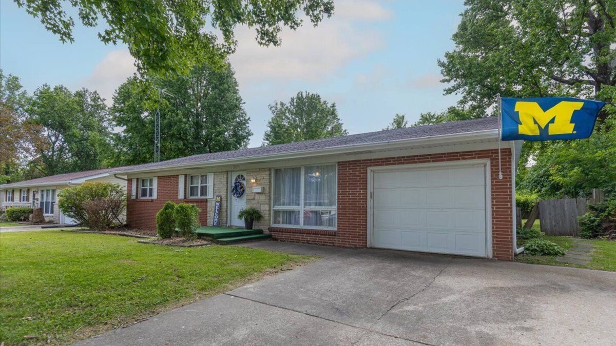 Marion House | All Things Marion-Pet Friendly-Fenced Yard