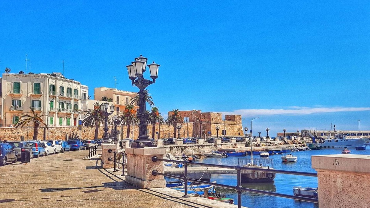 Municipio 4 House | Alla Villa In Bari City, Bari, Italy