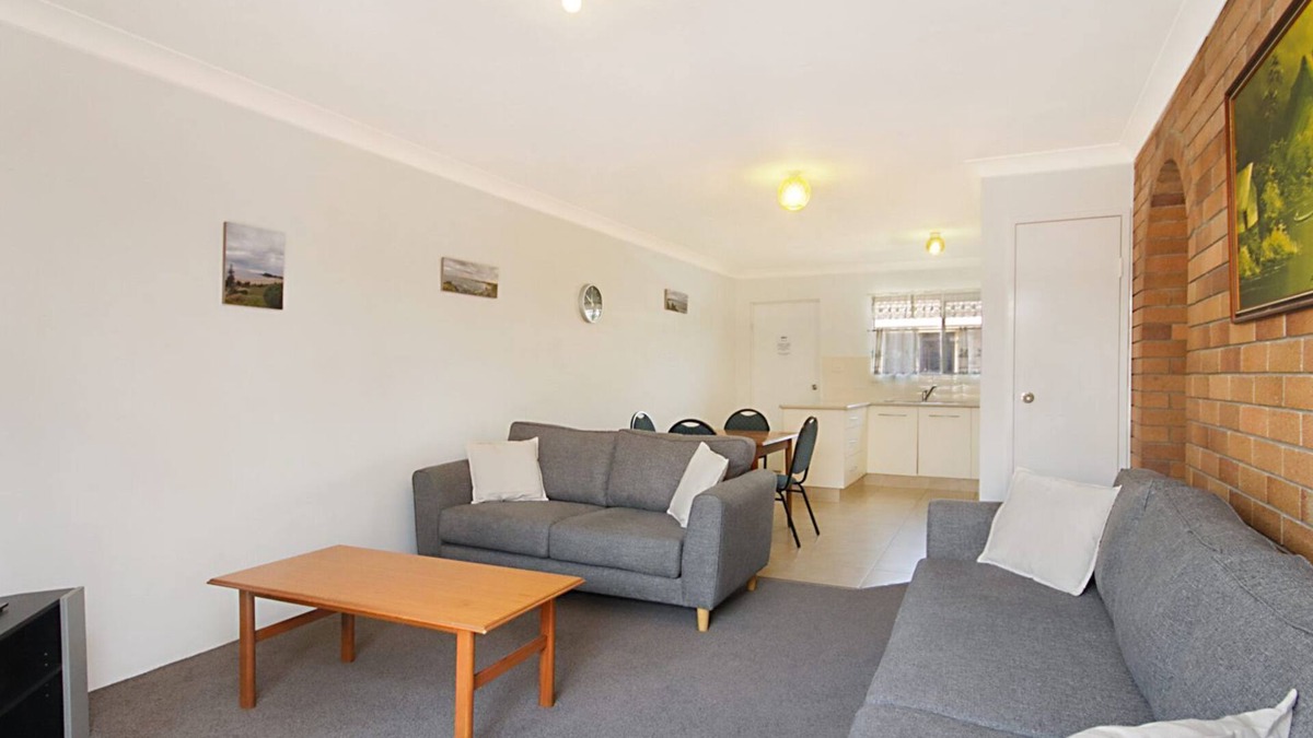 Tweed Heads Apartment | Allamanda Court Unit 6 neat and tidy unit handy to Tweed Heads Bowls Club