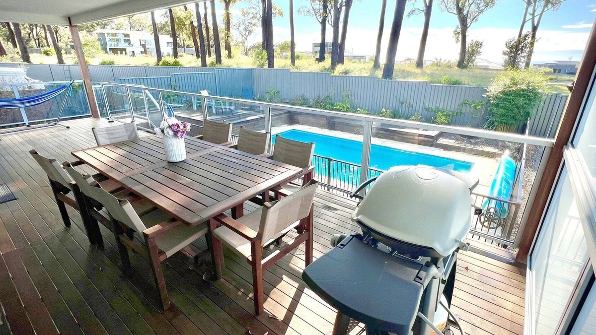 Tura Beach Cabin | Allawah in Mirador Pool