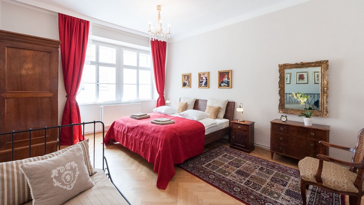 Innere Stadt Apartment | Allegro - Just Steps From Stephansplatz, 1st District