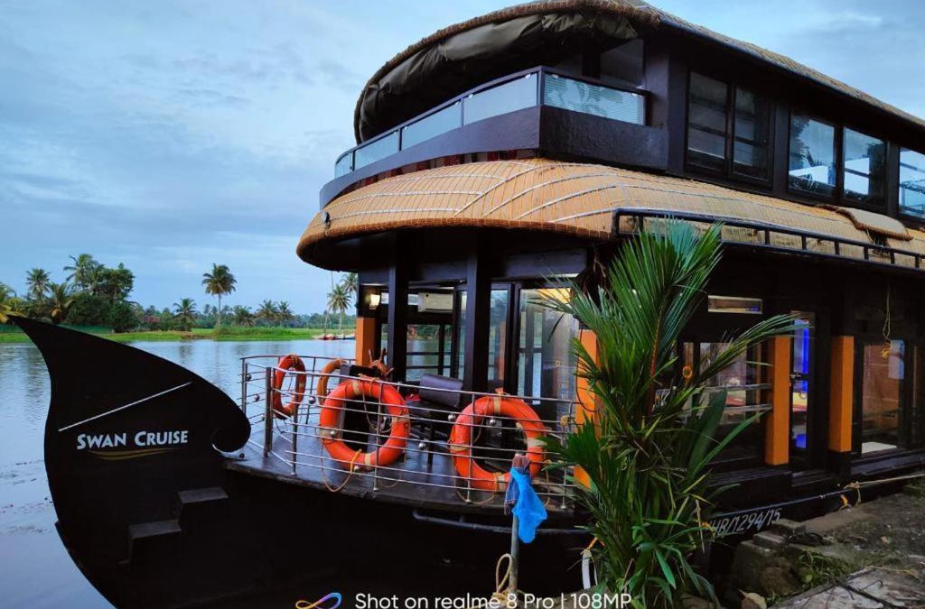 Nedumudy Boat Rental | Alleppey house boat Swan cruise