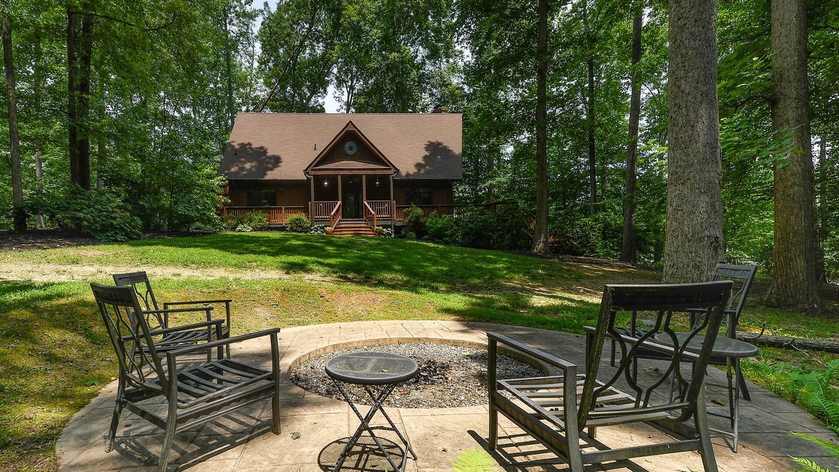 Mineral House | Allergy-free lakefront home with private beach, water views, firepit, & AC