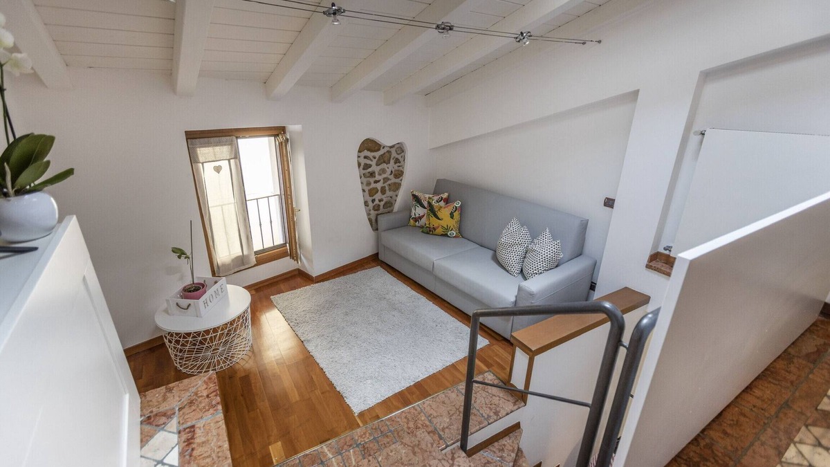 Malcesine Apartment | Alley 15, apartment in the historic center of Malcesine.