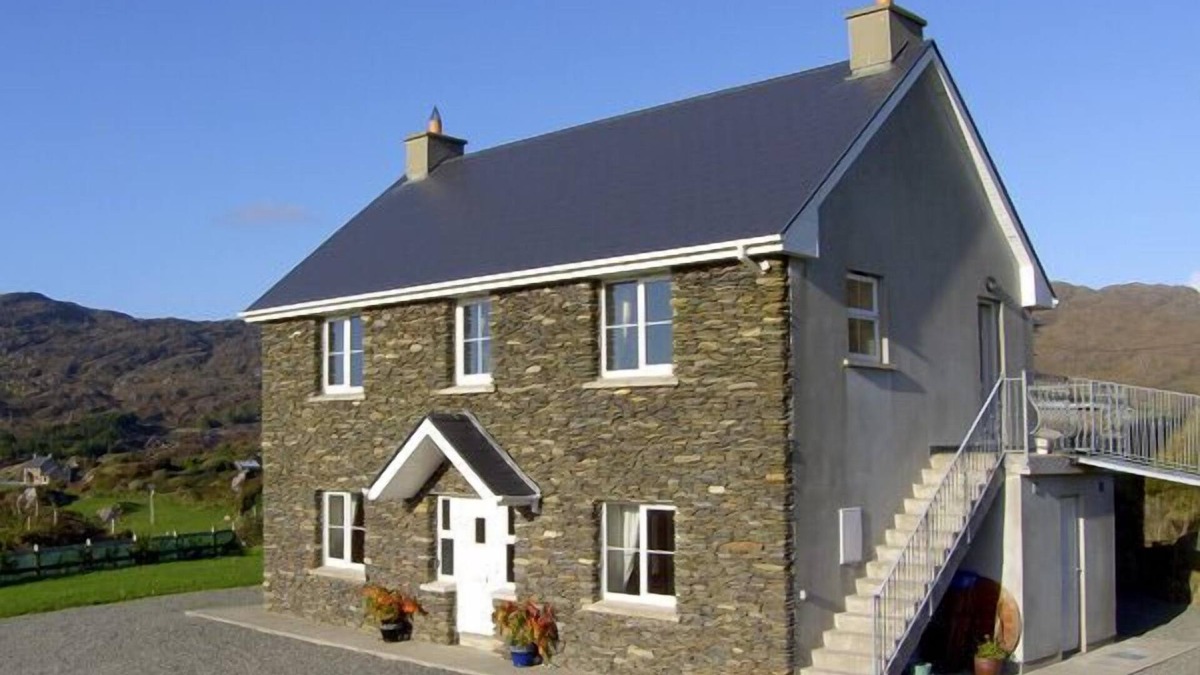 Allihies Cottage | ALLIHIES LODGE, family friendly in Allihies, County Cork