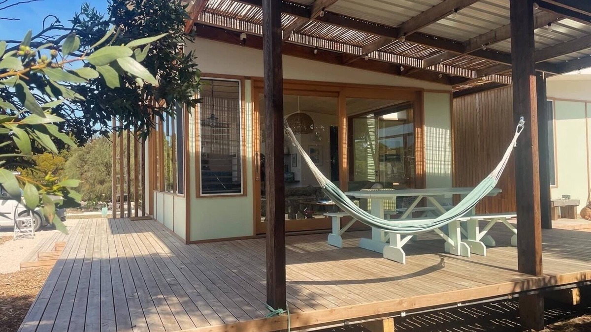 Warrenben House | Alloca Beach Shack - Contemporary take on a 1950's beach shack