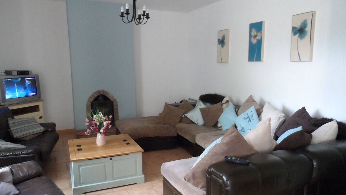 Fruges House | Alls quiet at willow tree house