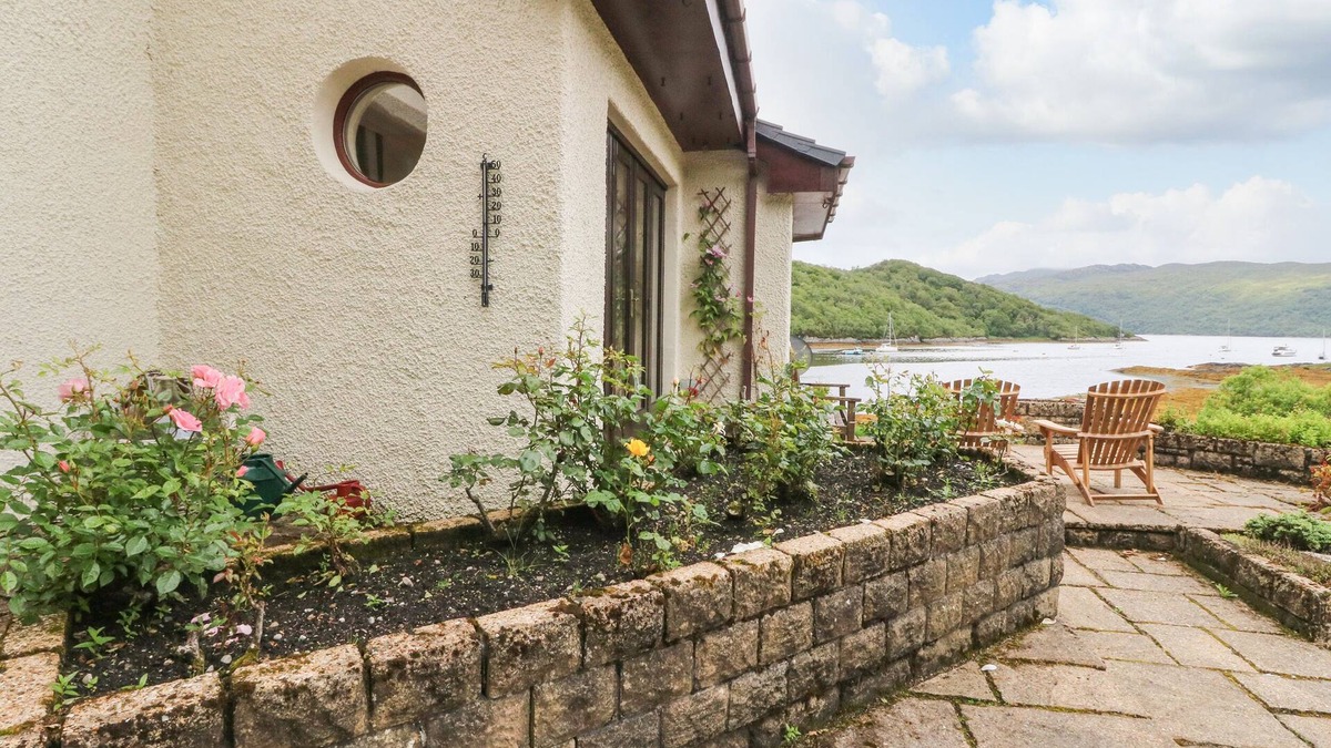 Salen House | ALLT AN DORRAN, pet friendly, with open fire in Salen