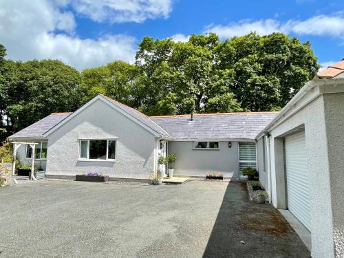 Bangor House | Allt Lwyd - Peaceful & Tranquil Setting