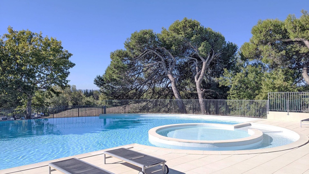Saumane-de-Vaucluse Apartment | Allura Golf Appartement, au Coeur du Luberon, Belle Vue, Piscine