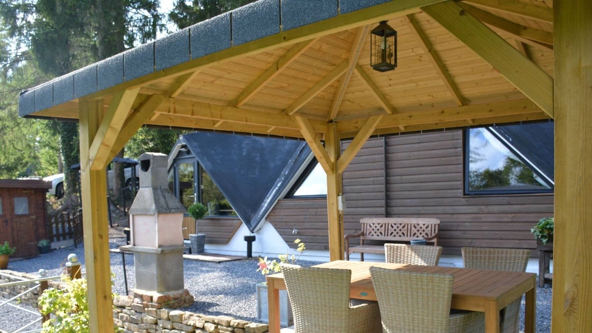 Gesves Ski Chalet | Alluring Chalet in Gesves with Roof Terrace, Garden, BBQ