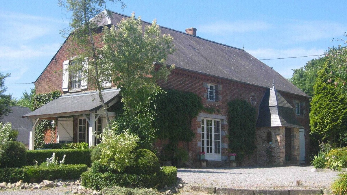 Englancourt Cottage | Alluring Cottage in Englancourt with Fenced Garden